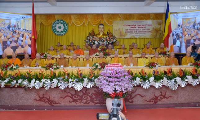 Lễ trao quyết định nhân sự Ban Phật giáo Quốc tế và Kinh Tế-Tài chính T.Ư nhiệm kỳ 2022-2027 ảnh 11