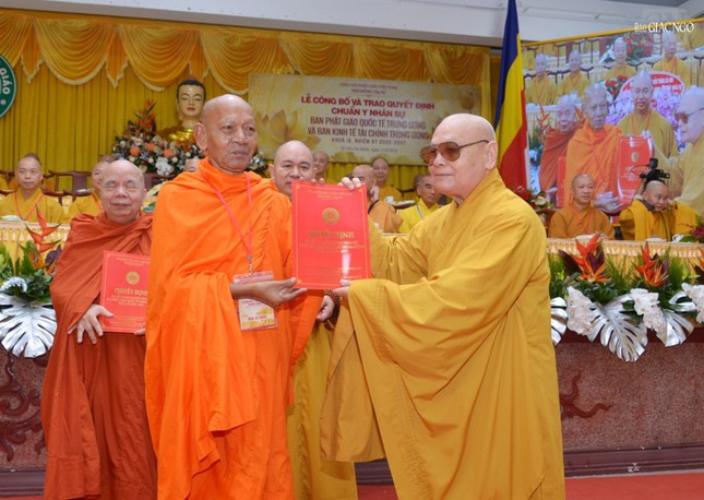 Lễ trao quyết định nhân sự Ban Phật giáo Quốc tế và Kinh Tế-Tài chính T.Ư nhiệm kỳ 2022-2027 ảnh 20