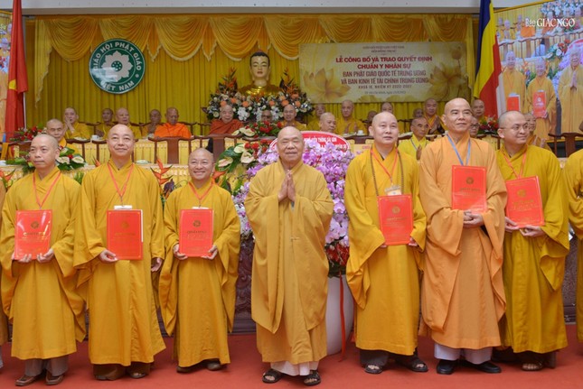 Lễ trao quyết định nhân sự Ban Phật giáo Quốc tế và Kinh Tế-Tài chính T.Ư nhiệm kỳ 2022-2027 ảnh 22