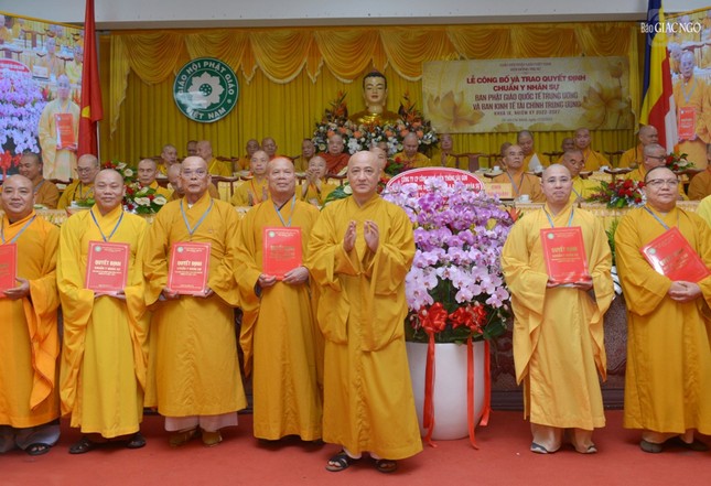 Lễ trao quyết định nhân sự Ban Phật giáo Quốc tế và Kinh Tế-Tài chính T.Ư nhiệm kỳ 2022-2027 ảnh 31