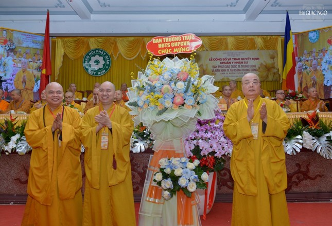 Lễ trao quyết định nhân sự Ban Phật giáo Quốc tế và Kinh Tế-Tài chính T.Ư nhiệm kỳ 2022-2027 ảnh 33