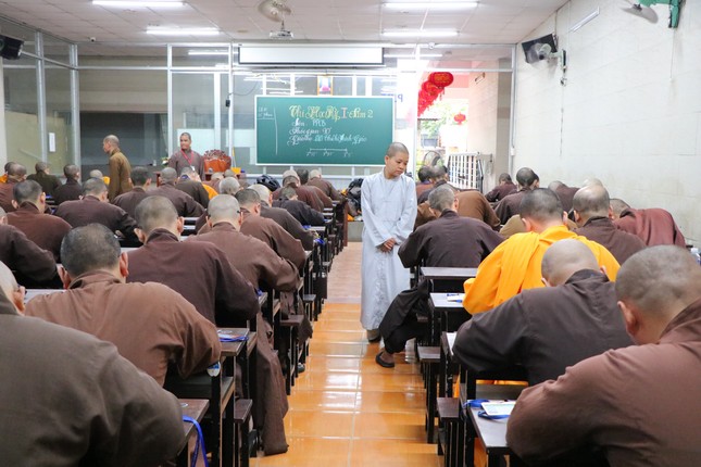 Trường Trung cấp Phật học TP.HCM tổ chức thi học kỳ cho Tăng Ni sinh ảnh 4