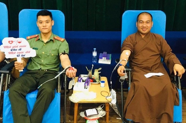 Nghệ An: Chư Tăng, Phật tử chùa Đại Tuệ hiến máu tình nguyện ảnh 1