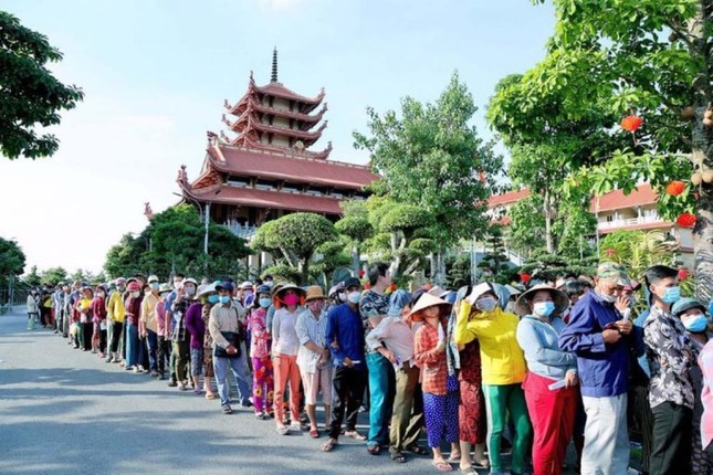 Ban Trị sự Phật giáo TP.HCM tiếp tục trao 1.000 phần quà Tết đến người dân huyện Bình Chánh ảnh 4