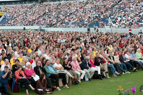 Đức: Lễ bế mạc hoằng pháp của đức Dalailama tại Commenbank - Arena, TP.Frankfurt ảnh 12