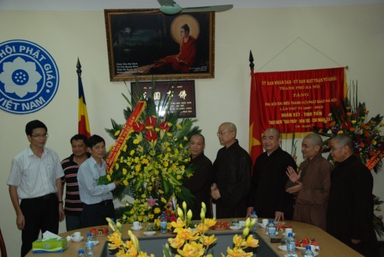 Hà Nội: Lãnh đạo thành phố chúc mừng Phật đản PL.2554 - DL.2010 ảnh 8