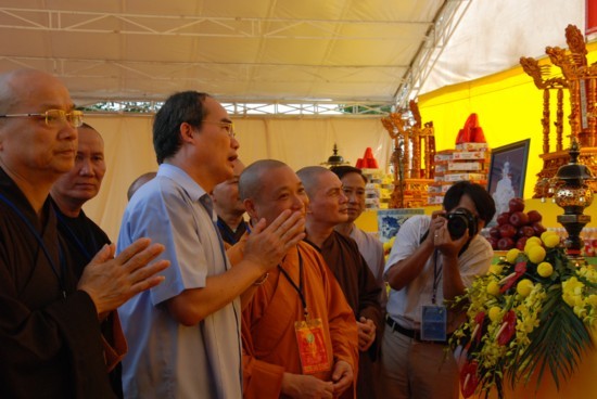 Phó Thủ tướng Nguyễn Thiện Nhân dâng hương tưởng niệm tại Hoàng thành Thăng Long ảnh 15