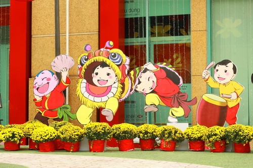 Đường phố Sài Gòn rực rỡ đón Xuân về ảnh 13
