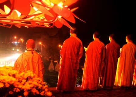 Thừa Thiên - Huế: Lung linh đêm hội hoa đăng 705 năm “công chúa Huyền Trân mở cõi” ảnh 5