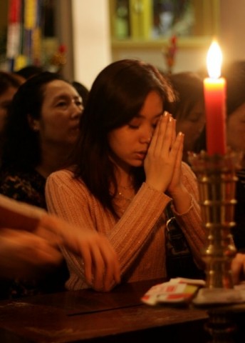 Một vài lưu ý sức khỏe khi đi lễ chùa đầu năm ảnh 3