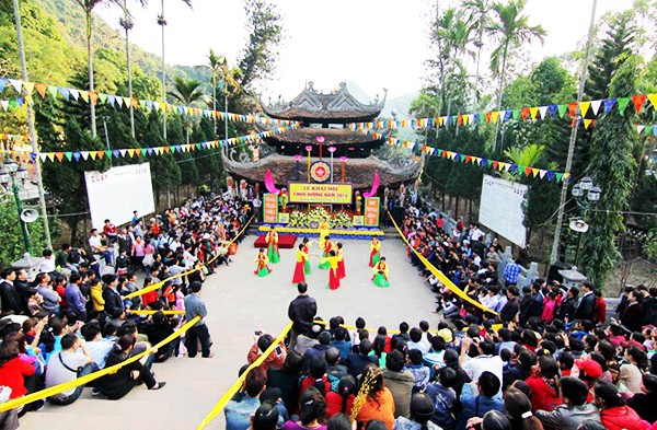 chua Huong2.jpg