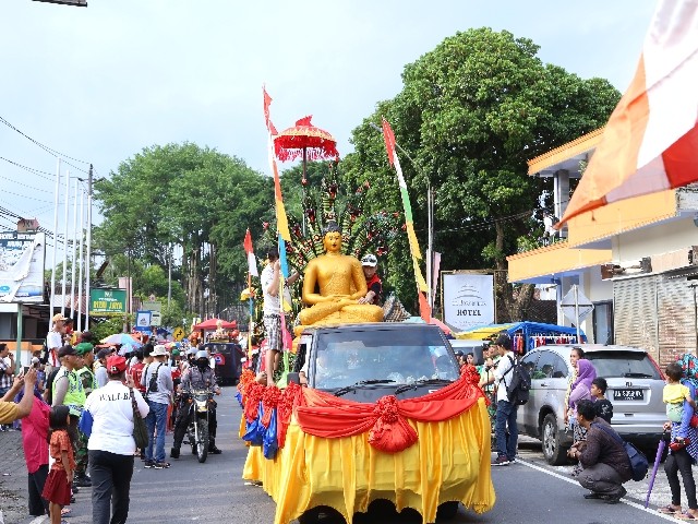 Chùm ảnh: Trang nghiêm rước Phật tại Indonesia ảnh 23
