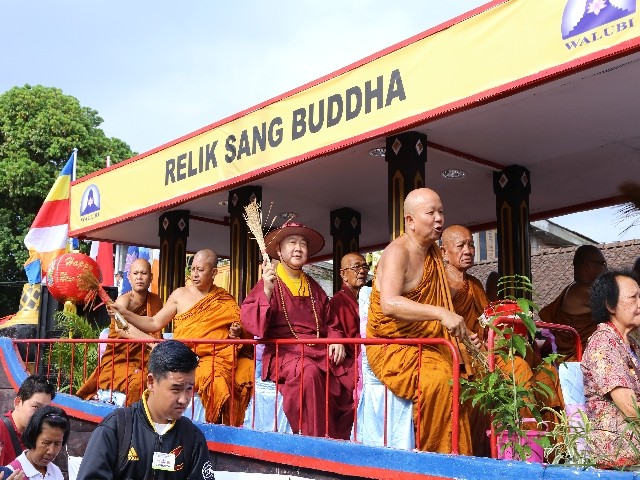 Chùm ảnh: Trang nghiêm rước Phật tại Indonesia ảnh 27