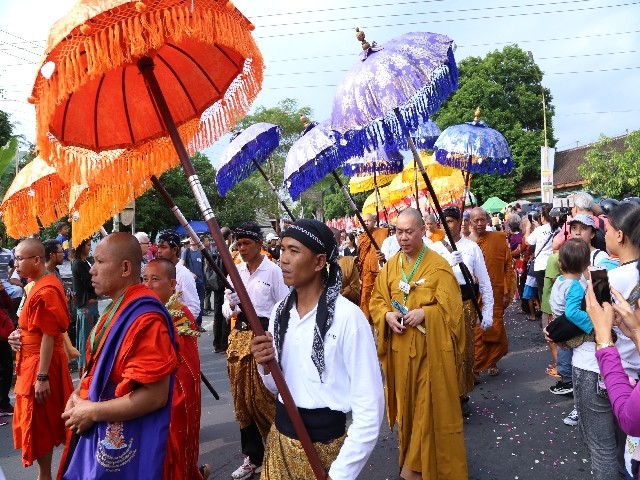 Chùm ảnh: Trang nghiêm rước Phật tại Indonesia ảnh 32