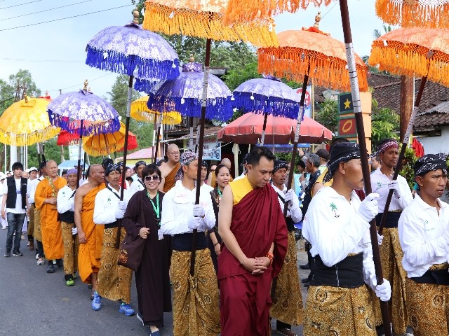 Chùm ảnh: Trang nghiêm rước Phật tại Indonesia ảnh 34