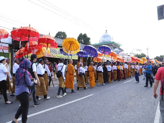 Chùm ảnh: Trang nghiêm rước Phật tại Indonesia ảnh 35