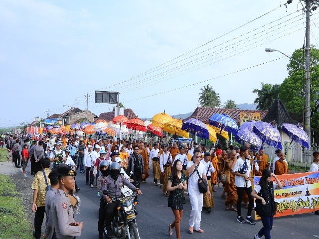 Chùm ảnh: Trang nghiêm rước Phật tại Indonesia ảnh 40