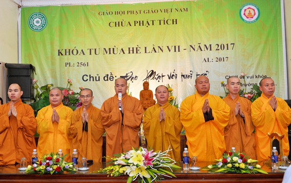 Gần 300 bạn trẻ về chùa Phật Tích tu 5 ngày ảnh 1
