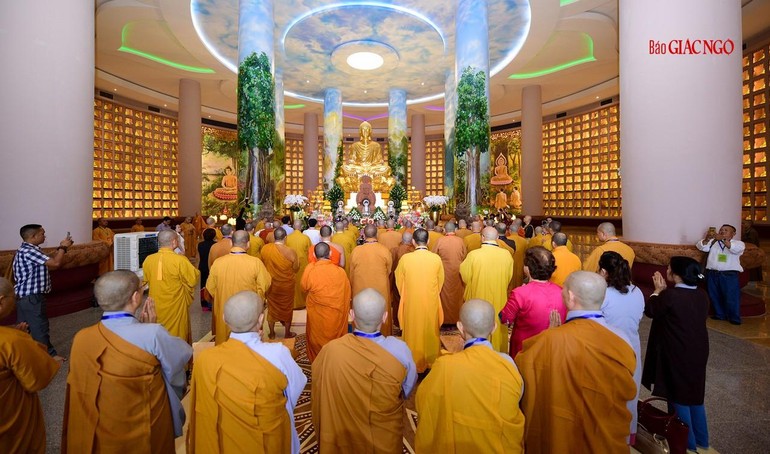Khóa lễ cầu quốc thái dân an tại điện Vạn Phật, thiền viện Thiên Hưng