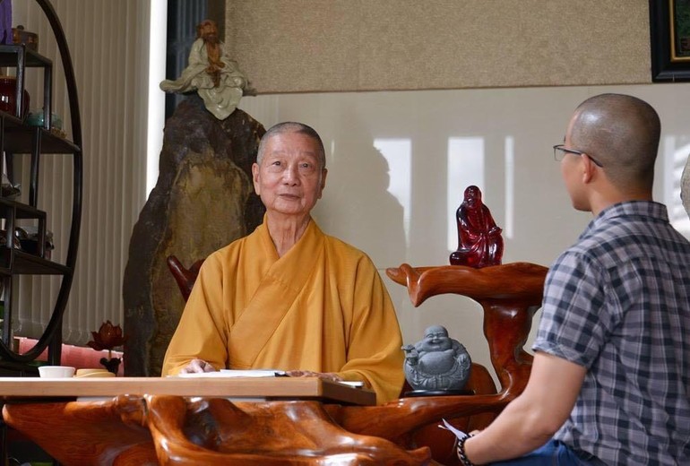 Tác giả được phỏng vấn Trưởng lão Hòa thượng Thích Trí Quảng một số dịp, như kỷ niệm 40 năm ngày Giác Ngộ ra số đầu tiên, Đại hội Phật giáo TP.HCM và toàn quốc… - Ảnh: Bảo Toàn/BGN