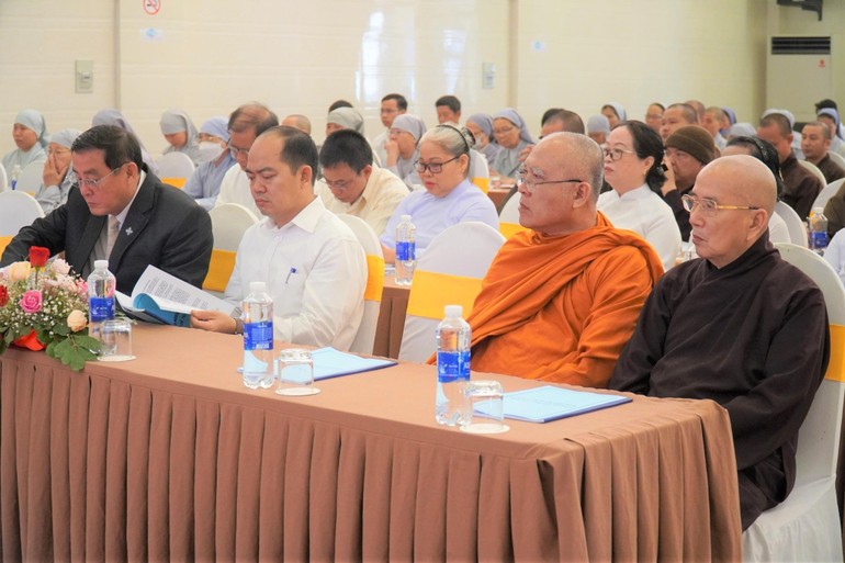 Các đại biểu tham dự Hội nghị tuyên truyền, phổ biến pháp luật về tín ngưỡng, tôn giáo cho chức sắc, chức việc, nhà tu hành các tôn giáo trên địa bàn tỉnh Thừa Thiên Huế