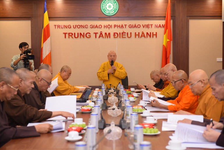 Hòa thượng Thích Thiện Nhơn, Chủ tịch Hội đồng Trị sự chủ trì buổi họp - Ảnh: Đăng Huy