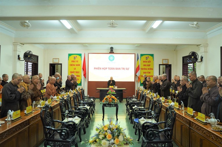 Hòa thượng Thích Khế Chơn, Phó Chủ tịch Hội đồng Trị sự, Trưởng ban Trị sự GHPGVN tỉnh Thừa Thiên Huế chủ trì phiên họp đầu tiên của Ban Trị sự tỉnh nhiệm kỳ 2022-2027 - Ảnh: Phật giáo Huế