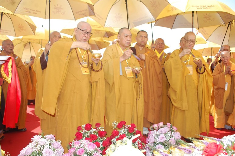 Chư tôn giáo phẩm chú nguyện kim thân tôn tượng Đức Phật Thích Ca Mâu Ni