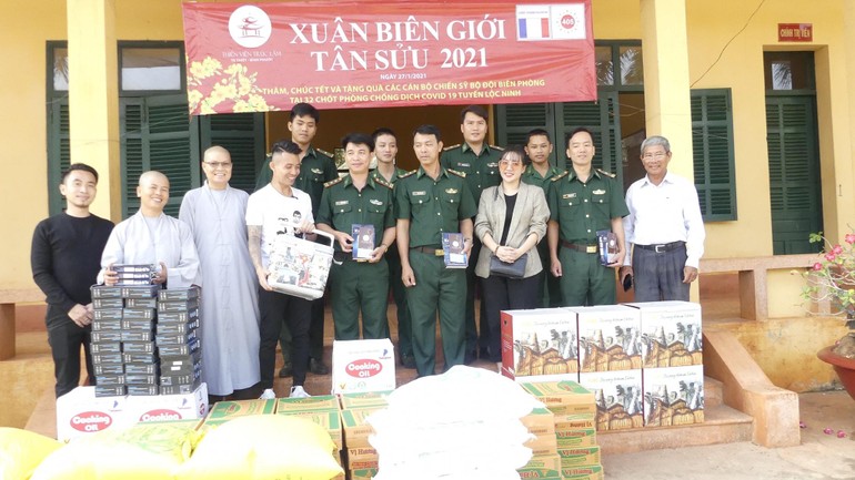 Trao quà "Xuân biên giới" Tân Sửu tại huyện Lộc Ninh, Bình Phước