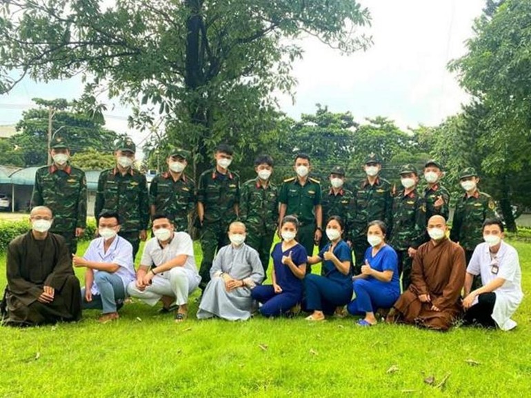 Chúng tôi, đội ngũ y tế cùng những chiến sĩ công an, bộ đội từ Bắc - Trung - Nam với sứ mệnh bảo vệ mọi người