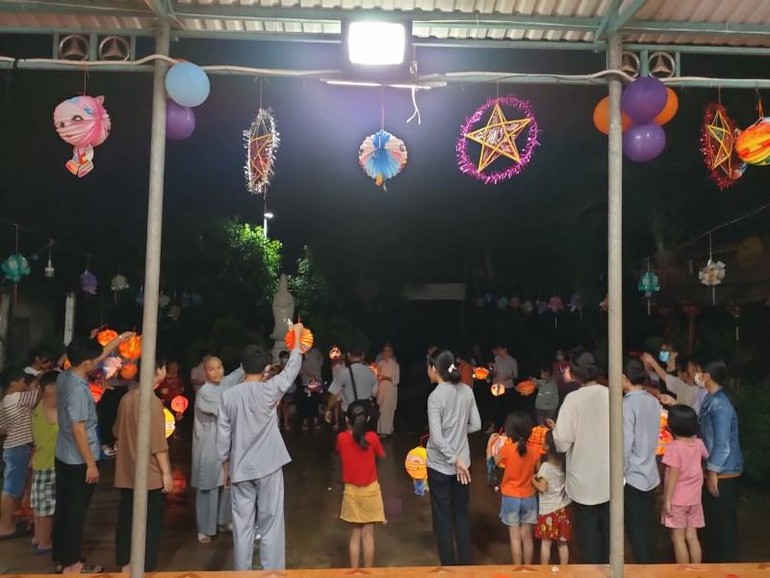 Tết Trung thu dành cho trẻ em ở chùa Phú Quang, TP.Tam Kỳ 