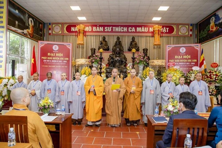 Chư tôn đức tân Ban Trị sự Phật giáo huyện Sóc Sơn lần IX (2021-2026) ra mắt đại hội
