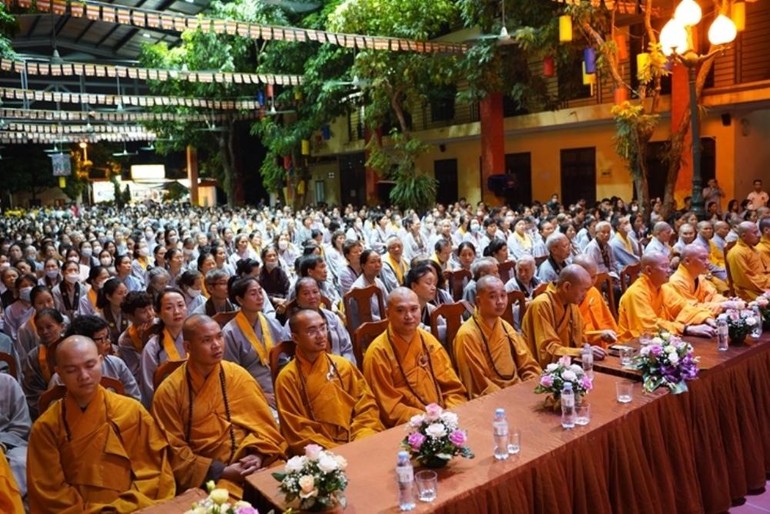 Chư Tăng, Phật tử tham dự Đại lễ Vu lan tại chùa Bằng