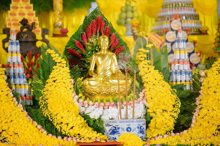 Tôn tượng Đức Phật hoàng Trần Nhân Tông, nhà tu hành giác ngộ