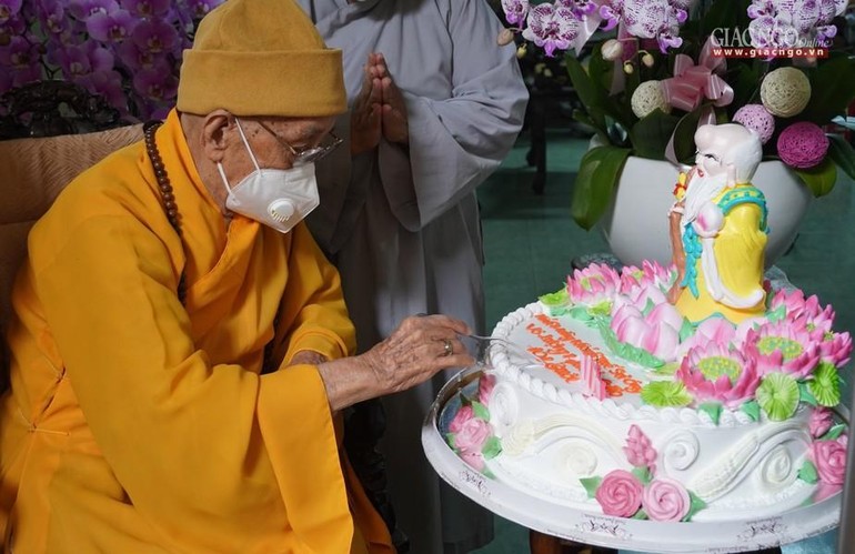 Chư Tăng, Phật tử chùa Xá Lợi khánh tuế Trưởng lão Hòa thượng Thích Hiển Tu, Phó Pháp chủ Hội đồng Chứng minh GHPGVN, 101 tuổi