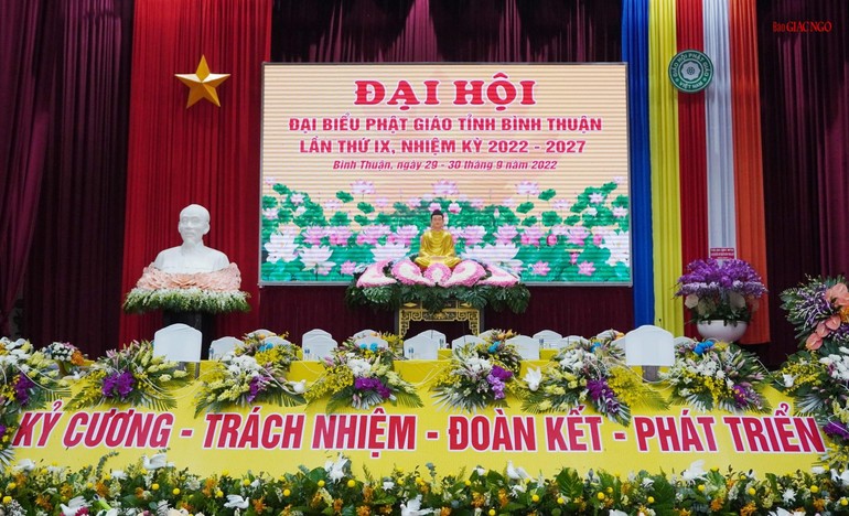 Hội trường diễn ra Đại hội đại biểu Phật giáo tỉnh Bình Thuận lần thứ IX, nhiệm kỳ 2022-2027