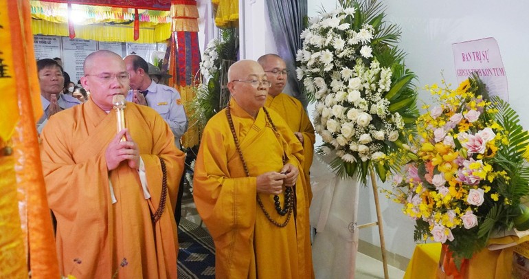 Chư tôn đức Ban Trị sự GHPGVN tỉnh viếng tang huynh trưởng Dương Năm - Ảnh: Ban TT-TT Phật giáo tỉnh Kon Tum