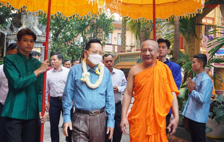 Ông Chhit Sokhon, Bộ trưởng Bộ Lễ nghi và Tôn giáo Vương quốc Campuchia thăm chùa Candaransi