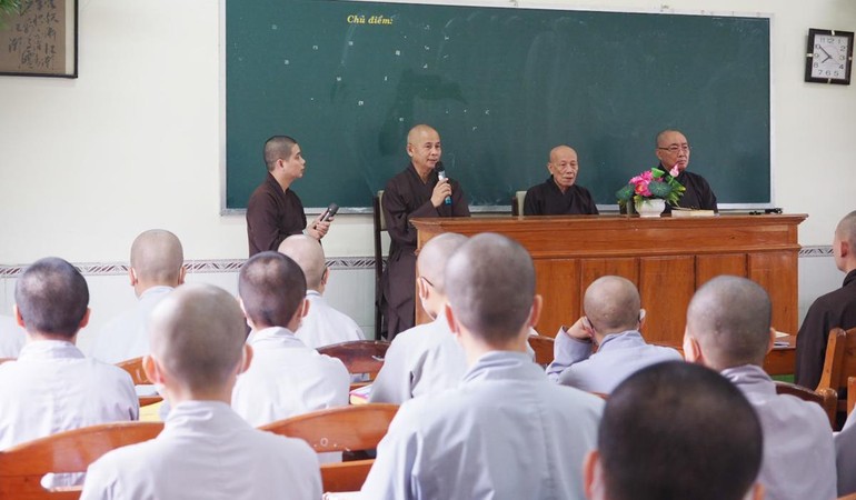 Hoà thượng Thích Diệu Hải thăm Trường Trung cấp Phật học tỉnh Bình Thuận