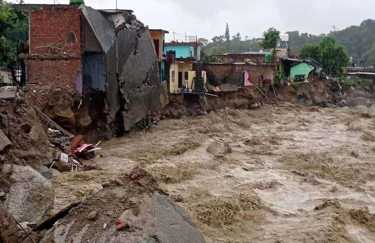 Dharamsala, thuộc bang Himachal Pradesh, miền Bắc Ấn Độ bị lũ quét gây thiệt hại nặng nề