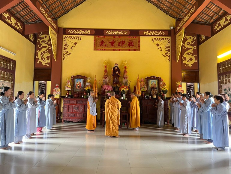 Khóa tu "Một ngày niệm Phật" tại chùa Trúc Lâm