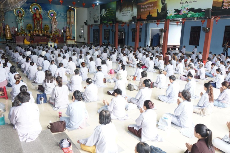 Đông đảo Phật tử tham dự khóa tu "Một ngày an lạc" tại chùa Bà Đa