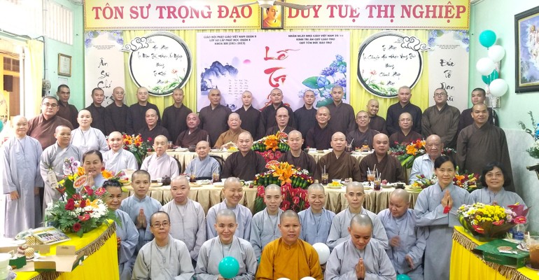 Lớp Sơ cấp Phật học quận 8 tổ chức lễ tri ân Ban Chủ nhiệm, giáo thọ sư