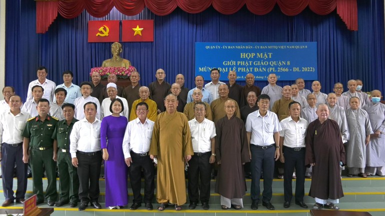 Lãnh đạo Quận ủy quận 8 tổ chức họp mặt Phật giáo nhân Đại lễ Phật đản Phật lịch 2566