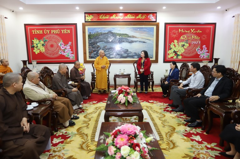 Hòa thượng Thích Đồng Tiến chúc Tết đến lãnh đạo Tỉnh ủy Phú Yên