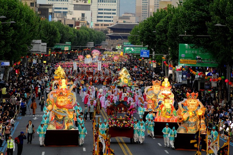 Lễ hội lồng đèn kính mừng Phật đản trên đường phố Hàn Quốc