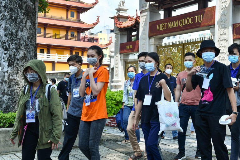 Sáng nay, 23 tình nguyện viên Phật giáo xuất phát tham gia tuyến đầu chống dịch