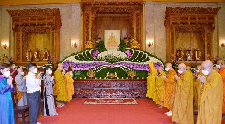 Trang nghiêm lễ tưởng niệm Đức Phật hoàng Trần Nhân Tông nhập Niết-bàn, tại Việt Nam Quốc Tự
