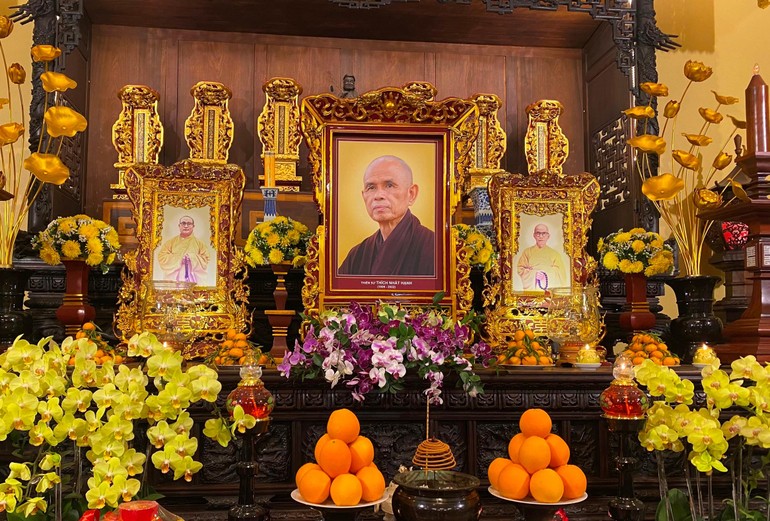 Di ảnh Thiền sư Thích Nhất Hạnh tại Tổ đường chùa Ấn Quang - TP.HCM