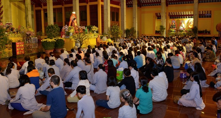 Phật tử nghe Pháp thoại trong Pháp hội Dược Sư năm 2017 tại Việt Nam Quốc Tự - Ảnh: Bảo Toàn/BGN
